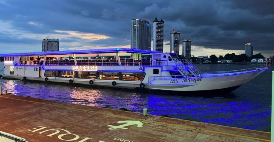 Bangkok: VELA Dinner Cruise Ticket - Dinner on board: the international buffet (and the no-pork plan)