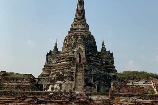 Glittering Ayutthaya Tour to Famous Sights, Market & Sunset Boat - Wat Mahathat: the famous Buddha head in tree roots
